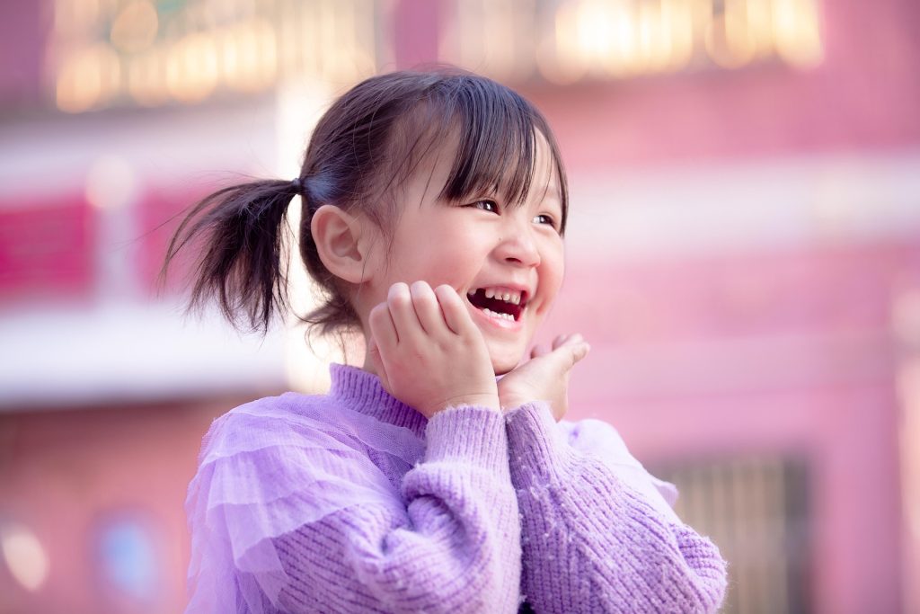 A young girl looking tired or inattentive, depicting subtle signs of sleep deprivation in children.